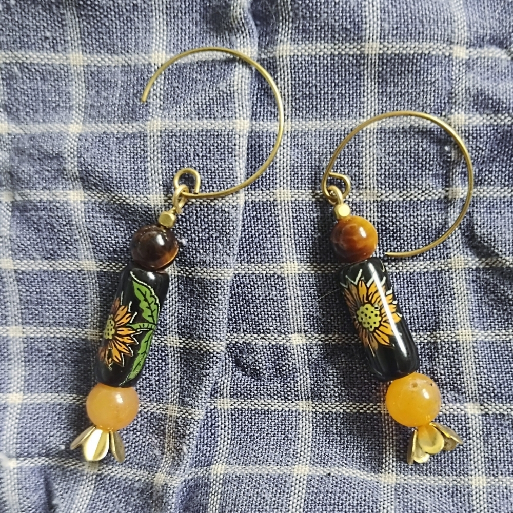 Handmade Black Floral Earrings - Picture 4 of 5